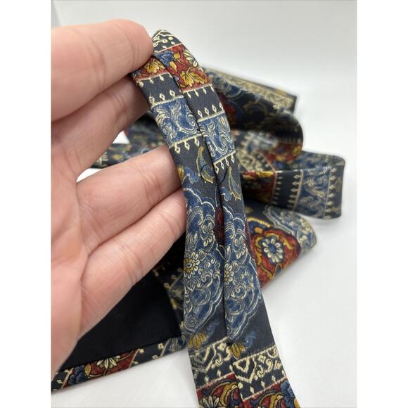 THE METROPOLITAN MUSEUM OF ART MADE IN CANADA MULTI COLOR NECKTIE TIE 56” - Picture 6 of 7